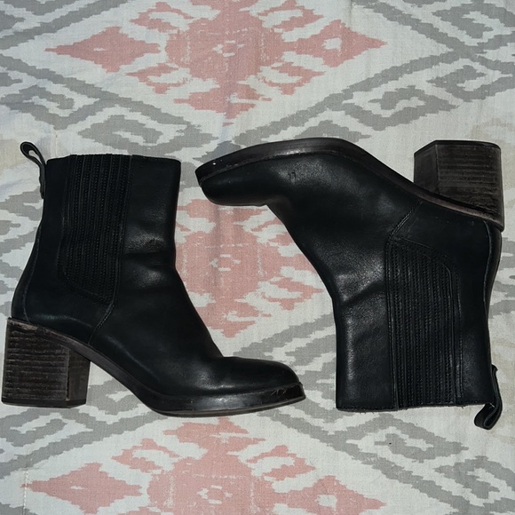 Ugg Camden black leather Chelsea boots - Picture 5 of 7